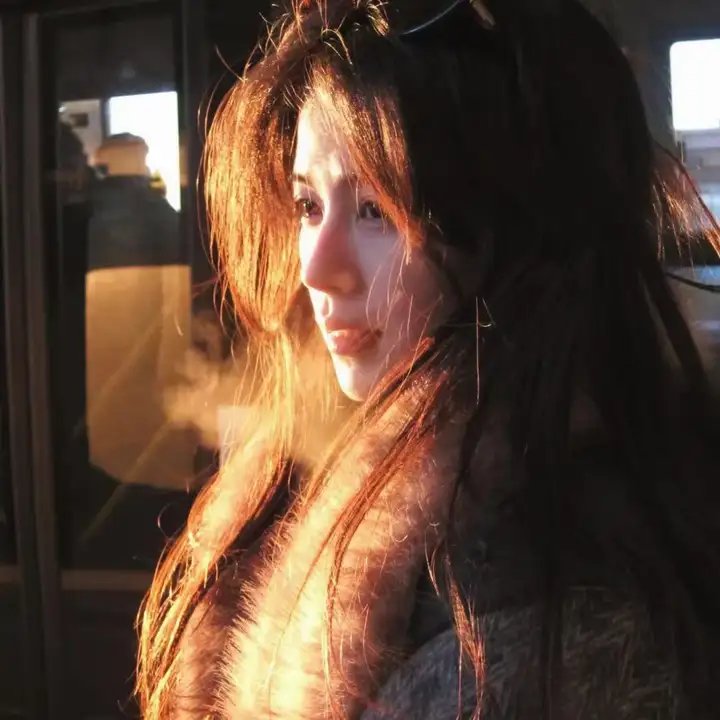 裸女游城